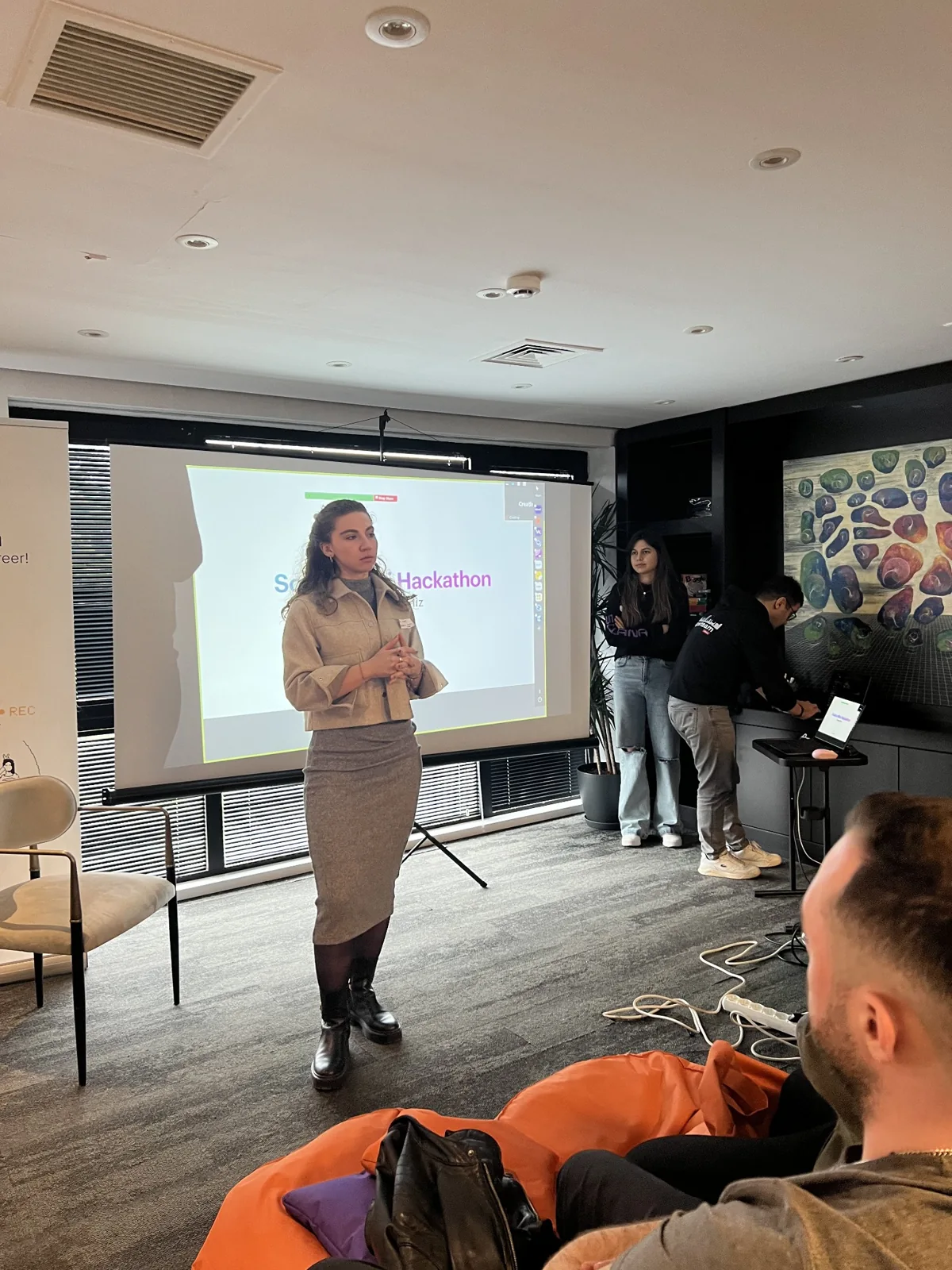 Nesibe Kırış Can · Bir hackathon oturumundan