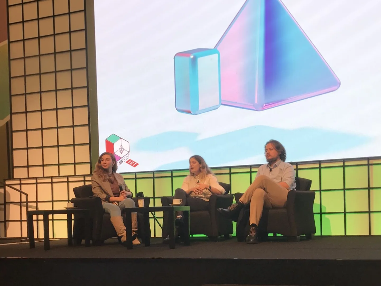 Nesibe Kırış Can · Teknoloji üzerine panel